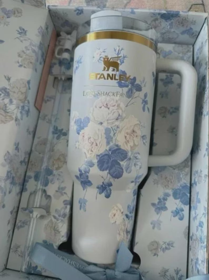 Stanley LoveShackFancy 40 oz Quencher Everblooming Rosettes Blue Practical gift